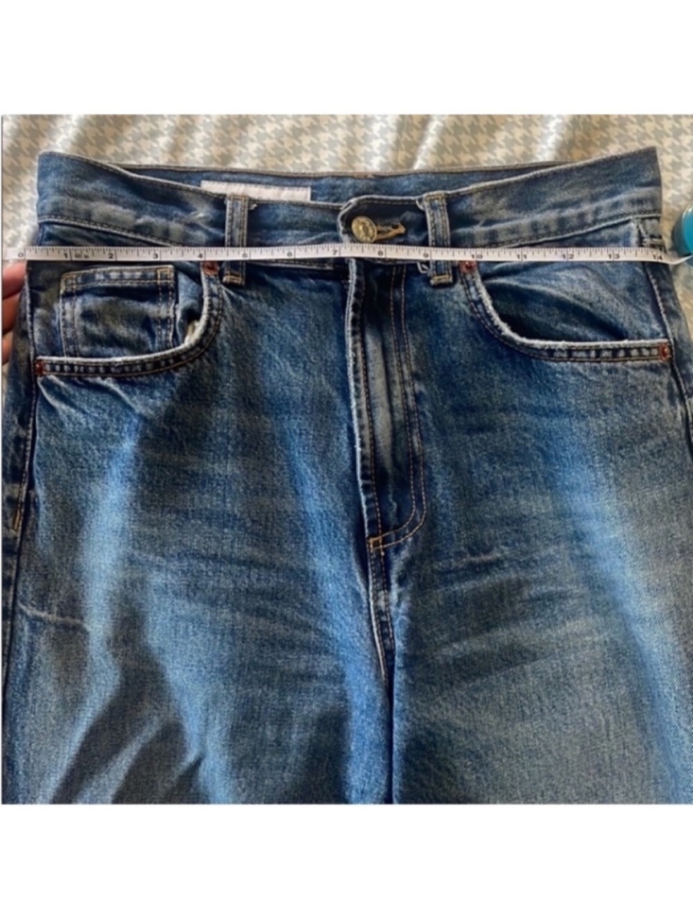 Zara Women's Straight Leg Jeans in Medium Blue Wash